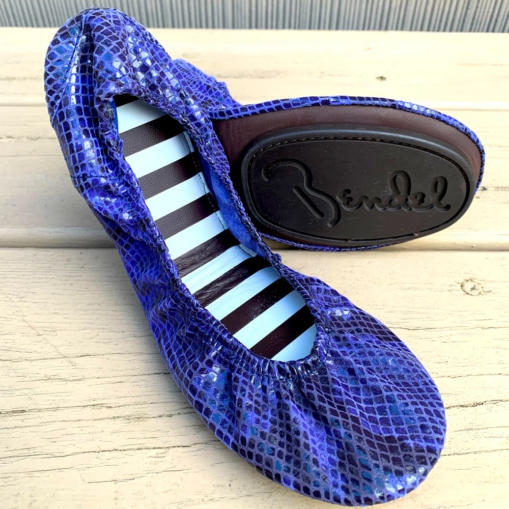 Henri Bendel blue snake print ballet flats size 6